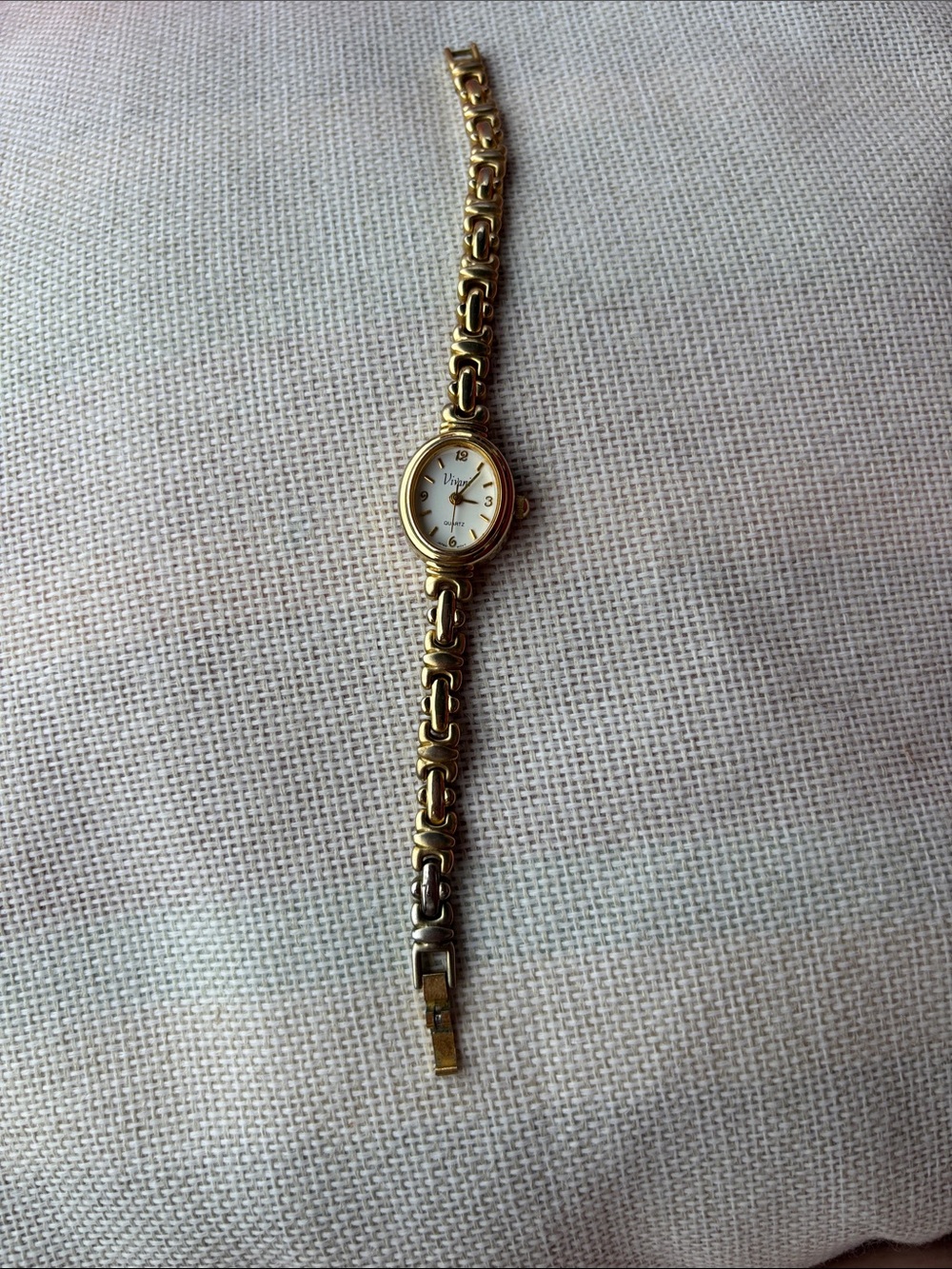 Vivani Gold-Tone Women's Bracelet Watch - Classic Oval Dial. Untested